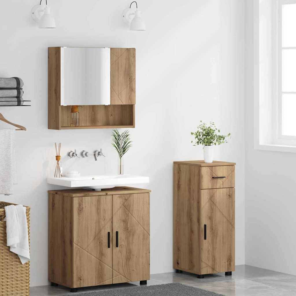Ein Badezimmer mit einem Waschtisch aus Holz, einem Waschbecken, einem Spiegelschrank und zwei Aufbewahrungseinheiten. Handtücher hängen in der Nähe, und ein Fenster sorgt für natürliches Licht.