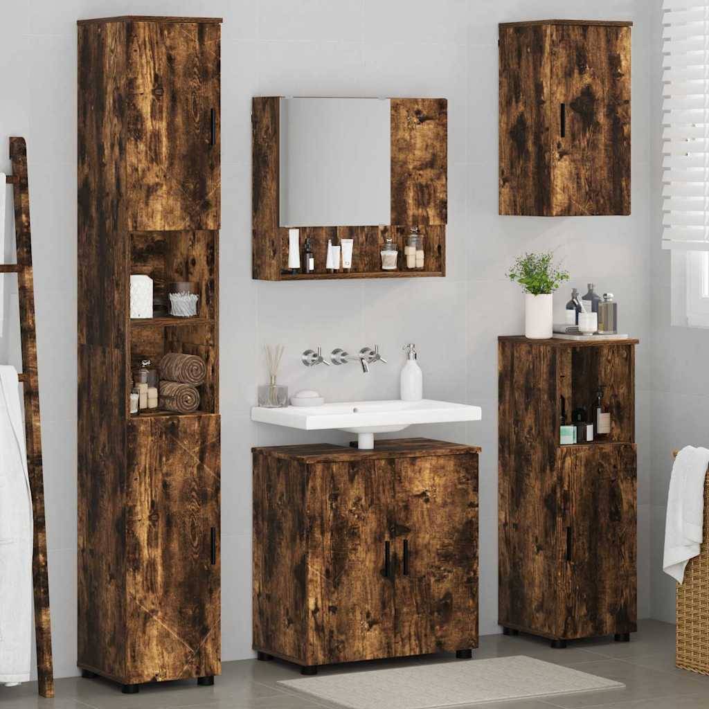 Braunes Holz-Badezimmerset umfasst einen hohen Schrank, ein offenes Regal mit Toilettenartikeln, einen Spiegel über dem Waschbecken und eine kompakte Aufbewahrungseinheit, die einen rustikalen Look erzeugt.