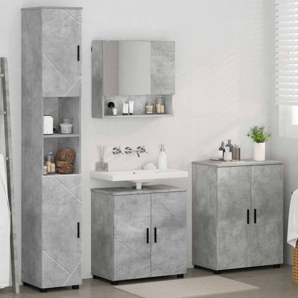 Ein modernes Badezimmer mit grauen Steinklappläden, einem Spiegel über einem weißen Waschbecken und zusammengelegten Handtüchern auf offenen Regalen. Licht fällt durch die Jalousien herein.