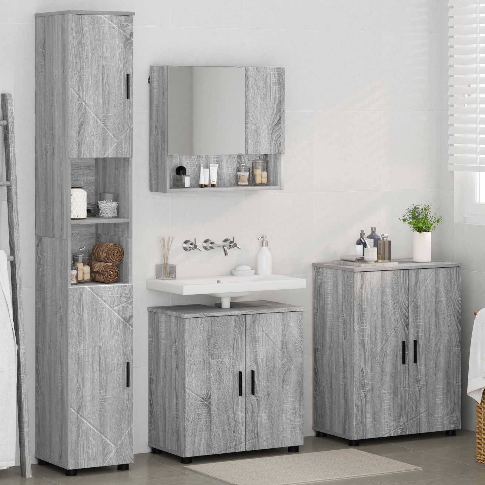 Ein modernes Badezimmer mit hellgrauen Holzschränken und einem Spiegel über einem weißen Waschbecken. Handtücher, Pflanzen und Toilettenartikel sind ordentlich angeordnet.