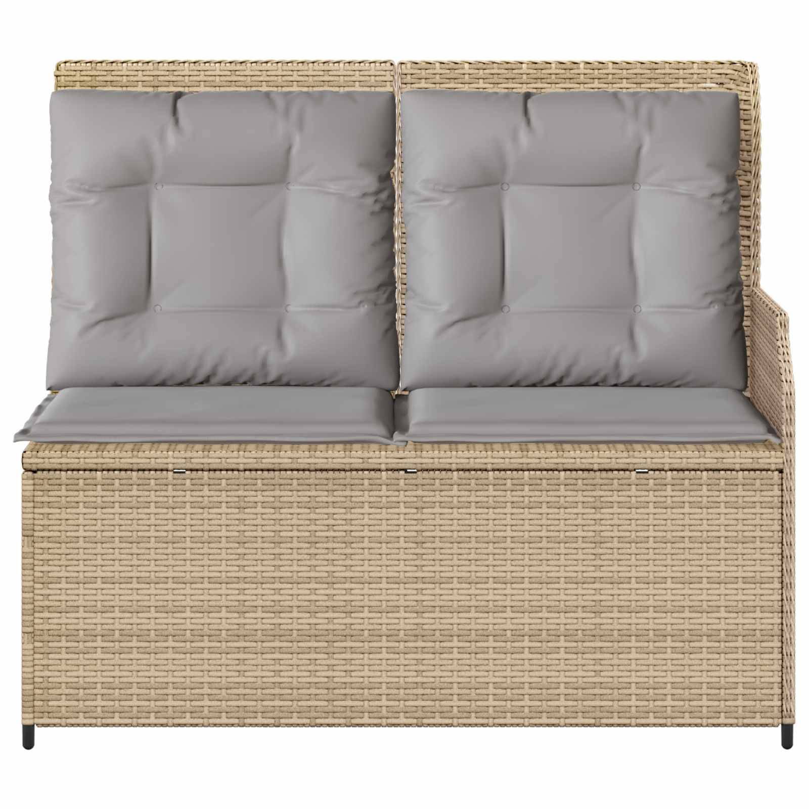 Zweisitzige Sitzbank in Beige aus Geflecht mit gepolsterter grauer Rückenlehne, die einen Outdoor-Möbelstil präsentiert, der sich für Garten- oder Terrassennutzung eignet.