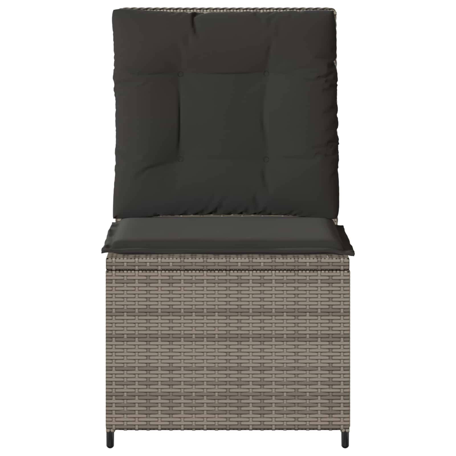 Ein gepolsterter Outdoor-Stuhl mit hoher Rückenlehne, ausgestattet mit einem geflochtenen Rattan-Stil-Design in Grau- und Schwarztönen.