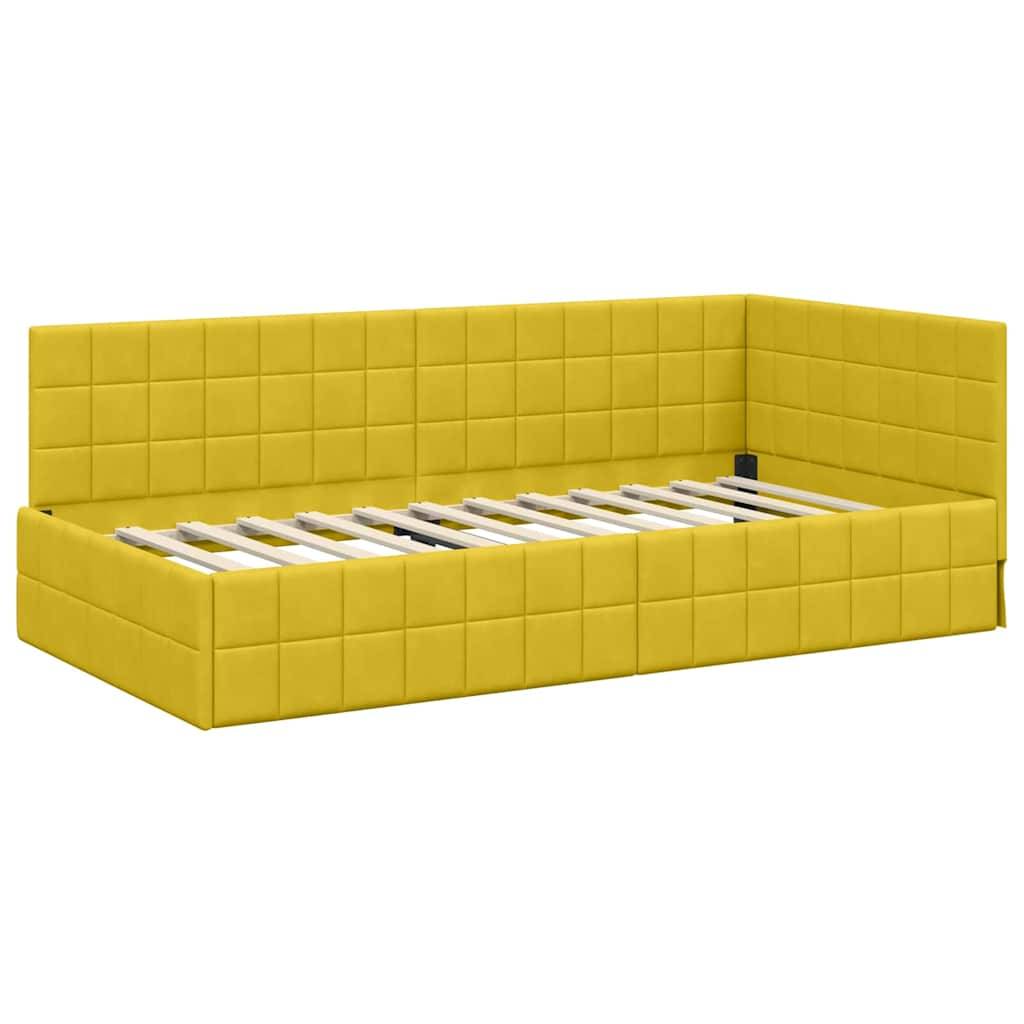 Ein gelbes Polstereckschlafsofa mit gemusterter Rückenlehne, ausgestattet mit Holzlatten zur Matratzenunterstützung, ohne Kissen dargestellt.