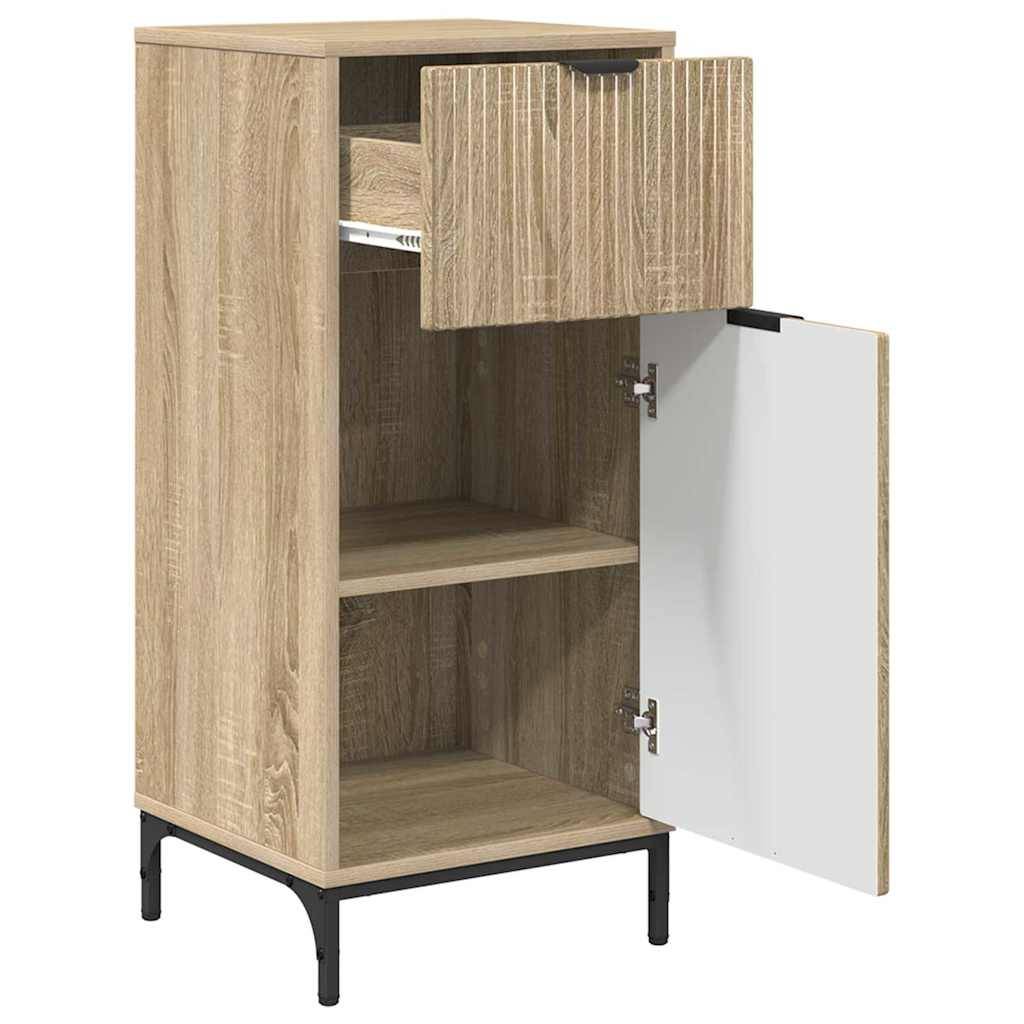 Ein Holzschrank mit zwei offenen Türen, die Regale offenbaren; das obere Regal hat eine Schublade, der untere Bereich ist offen, und schwarze Metallfüße.