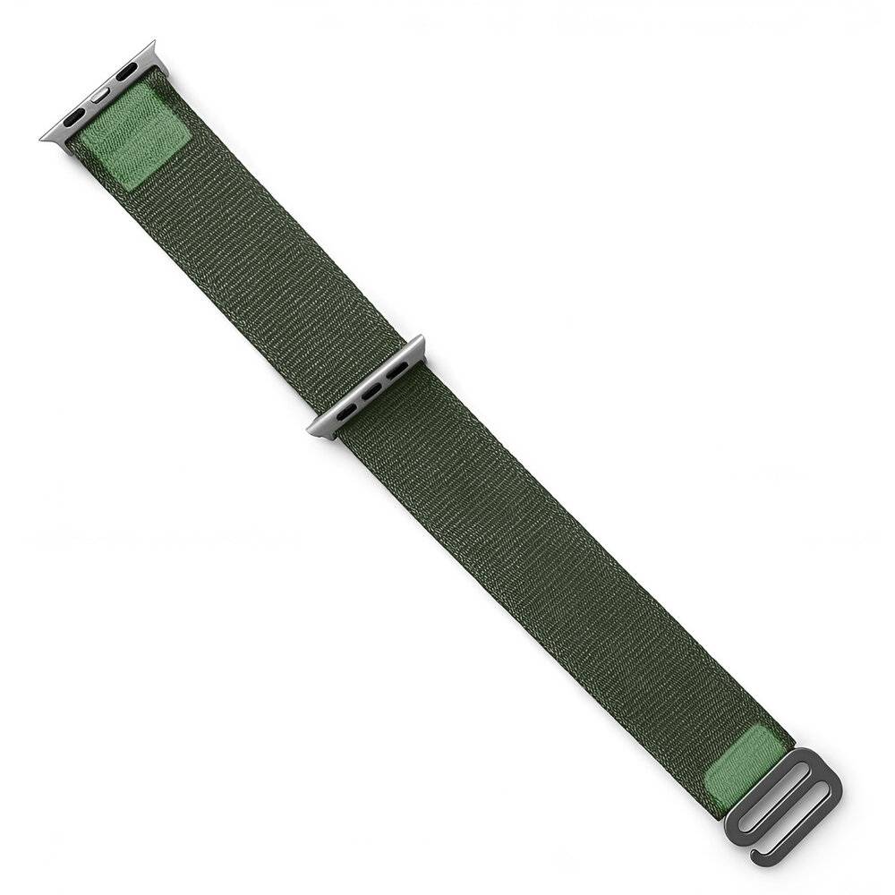Ein grünes Nylon-Uhrenarmband mit silbernen Verbindungsstücken und einer Metallschnalle, entworfen für tragbare Uhren, dargestellt auf weißem Hintergrund.