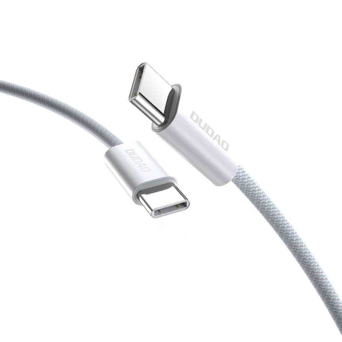 Ein geflochtenes USB-C-Kabel mit metallischen Anschlüssen, schräg angewinkelt, um beide Enden zu zeigen. Das Kabel ist mit der Bezeichnung 'DUDAO' beschriftet.