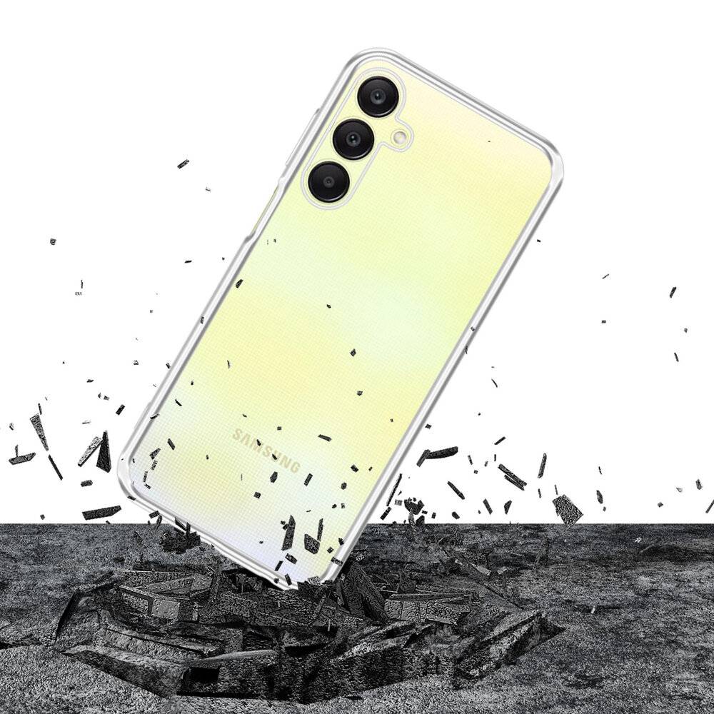 Ein Smartphone mit gelbem Rücken und dreifacher Kameraeinrichtung wird in der Luft gezeigt mit verstreuten Trümmern rundherum, was einen Falltest anzeigt.