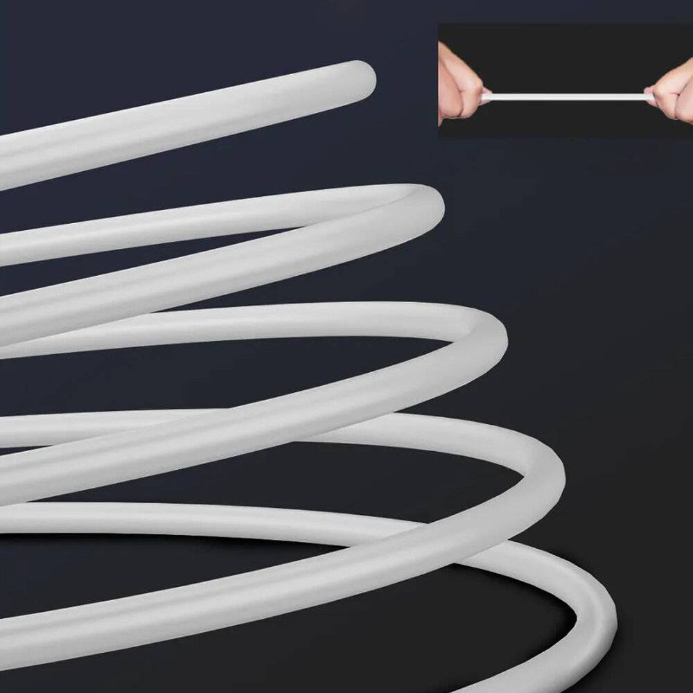 Eine Nahaufnahme von flexiblem weißem Schlauch, der in Spiralen gegen einen dunklen Hintergrund aufgerollt ist, mit einem kleinen Einsatz, der eine Person zeigt, die den Schlauch dehnt.