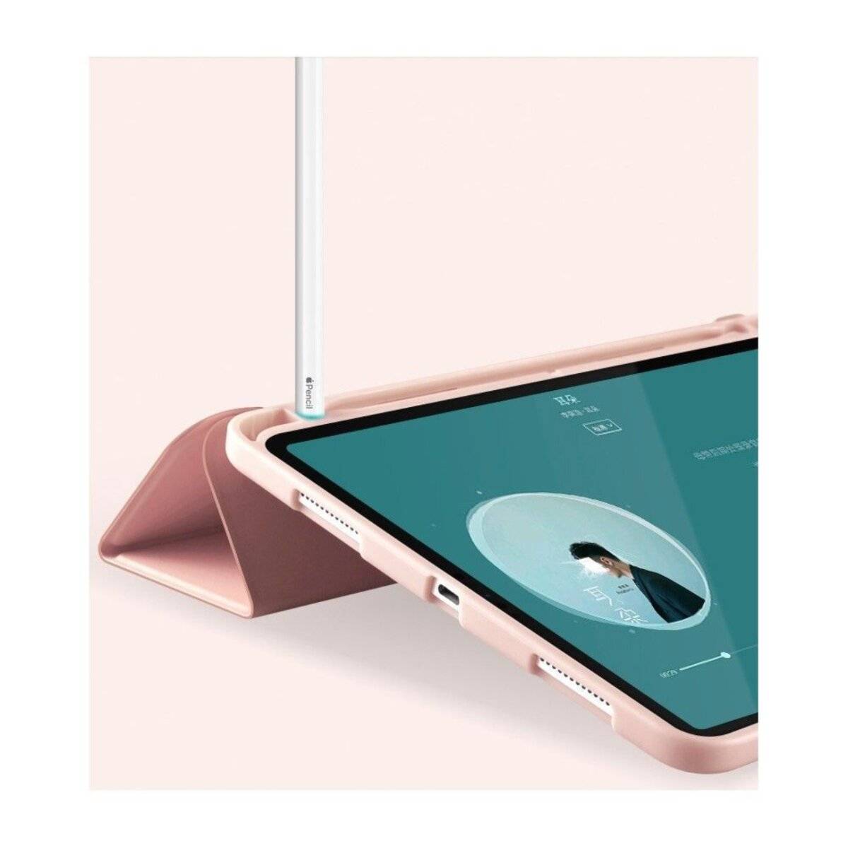 Tablet in einem rosa Ständer mit einer Musik-Player-App-Anzeige und einem weißen Stift, der daran befestigt ist. Der Bildschirm zeigt ein kreisförmiges Albumcover und Wiedergabesteuerelemente.