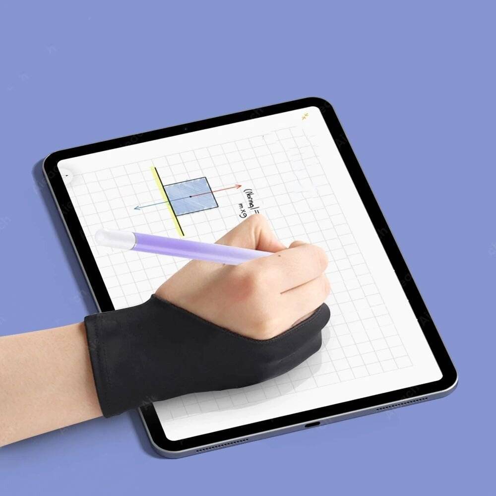 Eine Hand, die einen schwarzen Handschuh trägt, schreibt mit einem Stift auf einem digitalen Tablet. Der Bildschirm zeigt ein Diagramm mit beschrifteten Achsen und ein Balkendiagramm.