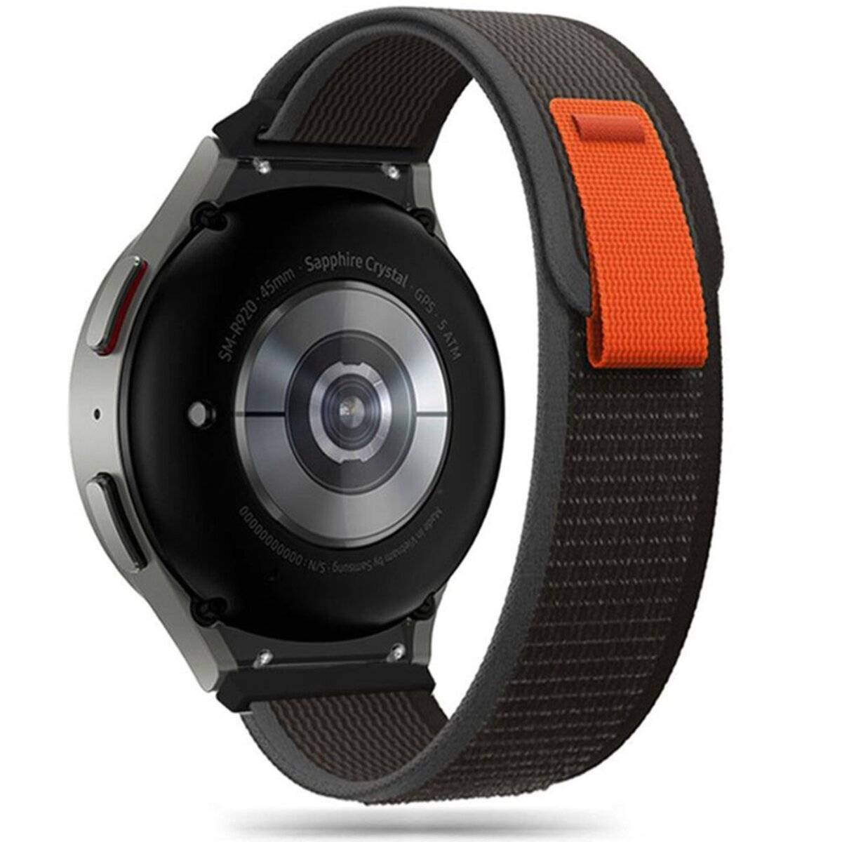 Das Bild zeigt die Rückseite einer Smartwatch mit einem schwarzen Armband, das eine orange Schleife aufweist. Die Rückseite zeigt die Sensoren und Spezifikationen der Uhr.