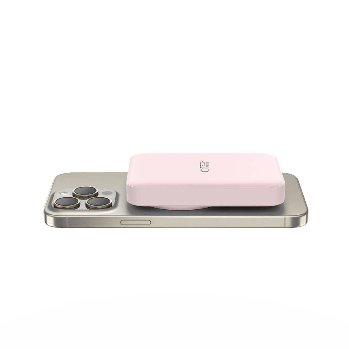 Ein silbernes Smartphone, das flach liegt, mit einem rosa tragbaren Gerät, das auf der Rückseite befestigt ist, mit drei Kameraobjektiven in der oberen linken Ecke.