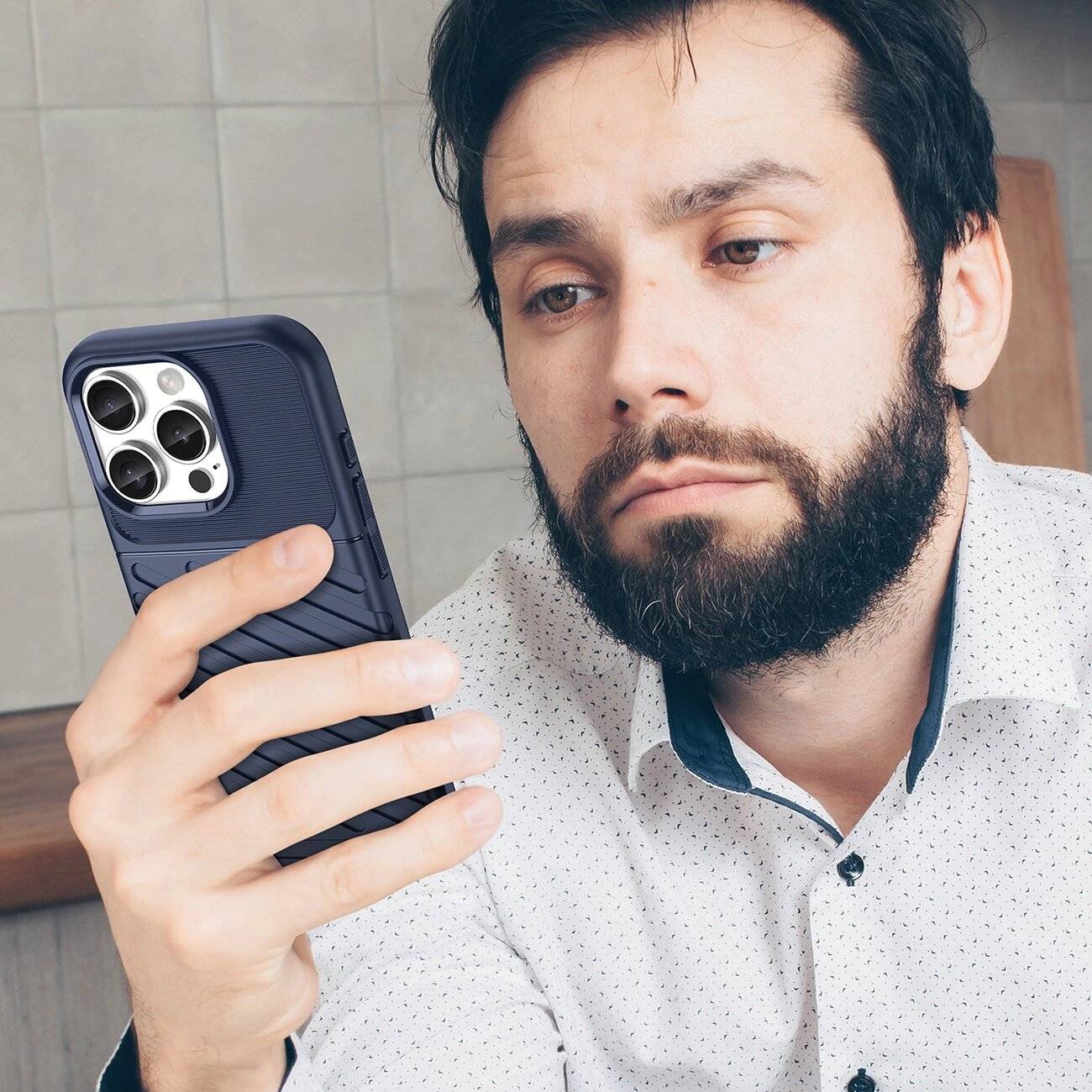 Thunder Case Silikonhülle iPhone 16 Pro – blau