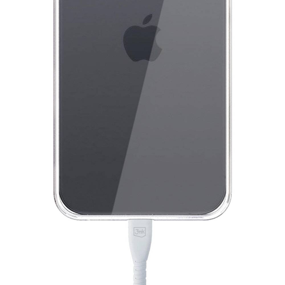Ein Smartphone mit einer Schutzhülle, das auf der Rückseite ein prominentes Apple-Logo aufweist, ist mit einem weißen Ladekabel verbunden.