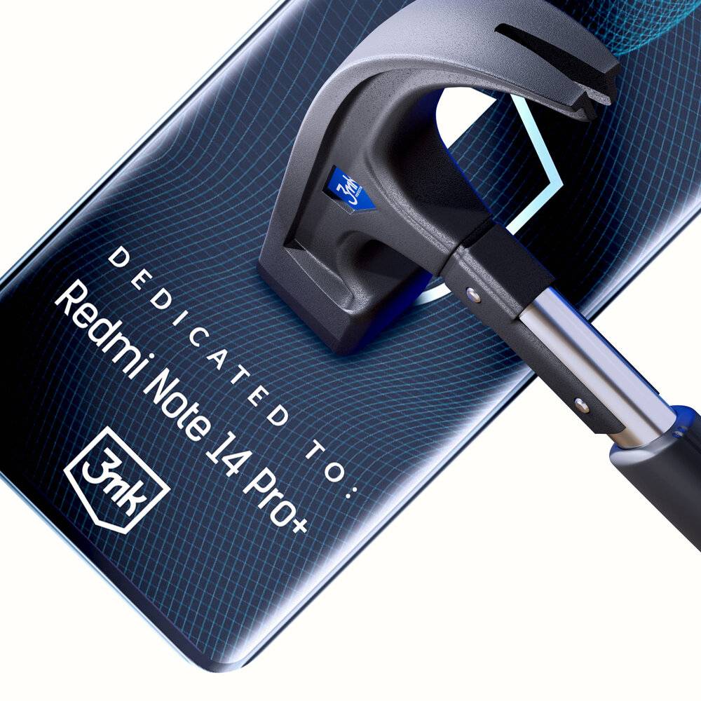 Ein Werkzeug, das einem Hammer ähnelt, ist in der Form des Buchstabens 'A' gestaltet und befindet sich auf einem Smartphone-Bildschirm, der den Text 'DEDICATED TO: Redmi Note 14 Pro+' anzeigt.