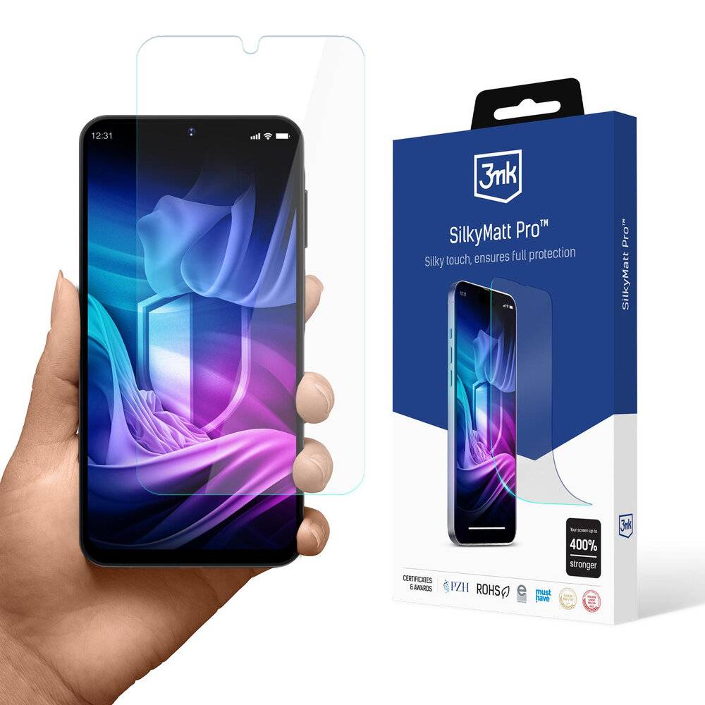 Eine Hand hält ein Smartphone mit einem teilweise angebrachten Displayschutz. Die Verpackung trägt die Aufschrift '3mk SilkyMatt Pro' und zeigt Kompatibilitätssymbole.