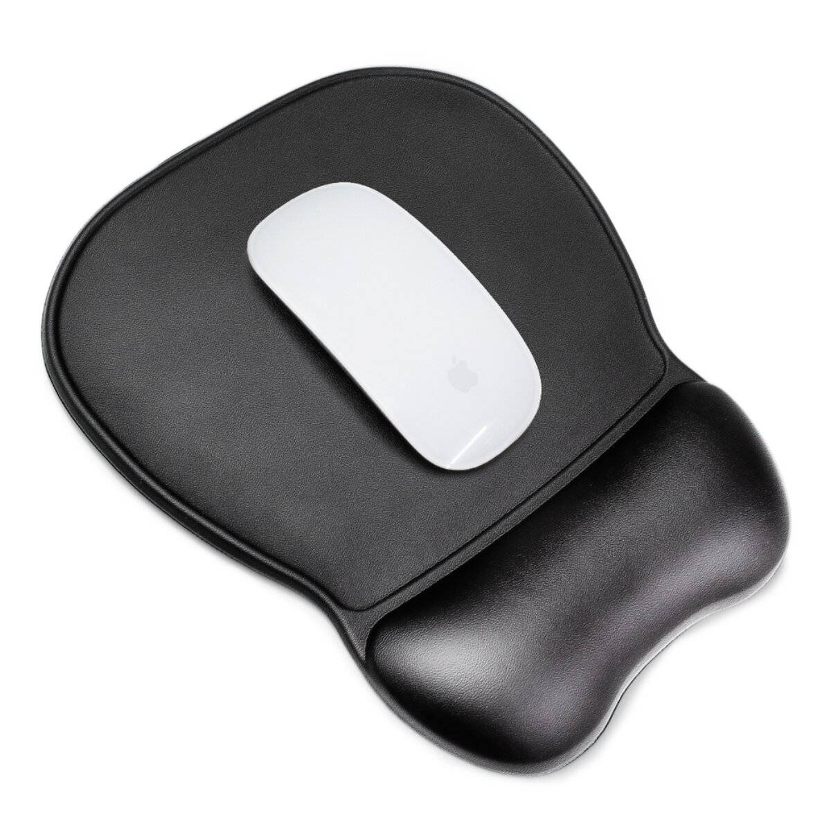 Eine weiße schnurlose Maus auf einem schwarzen ergonomischen Mousepad mit Handgelenkunterstützung, entworfen für Komfort während der Computernutzung.