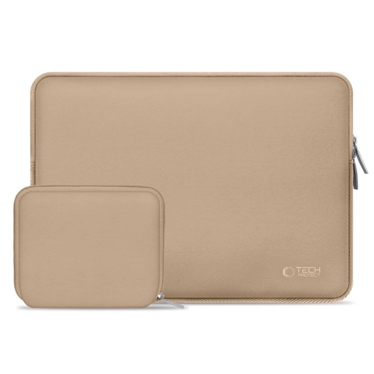 Eine beigefarbene Laptop-Schutzhülle mit einem passenden kleinen Zubehörbeutel, beide mit Reißverschlussverschlüssen und minimalistischem Design.