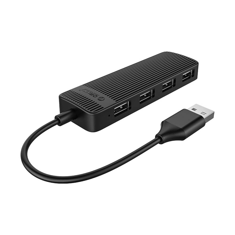 Ein schwarzer USB-Hub mit vier Anschlüssen und einem angeschlossenen Kabel, das in einen USB-Stecker endet.