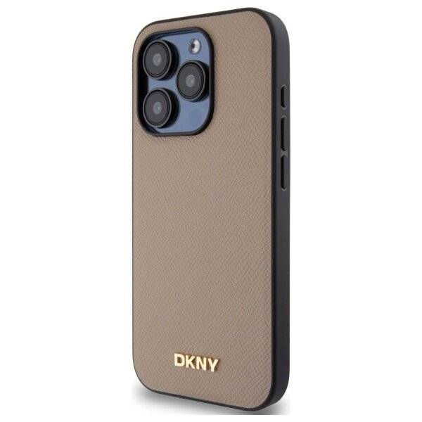 DKNY MagSafe iPhone 15 Pro Max Hülle genarbtem Metalllogo – Beige