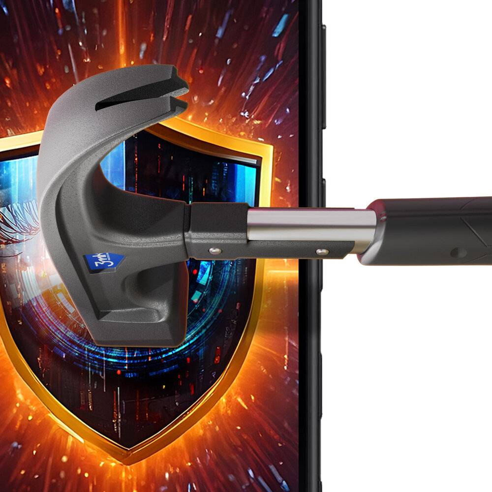 Ein digitaler Hammer schlägt auf einen Smartphone-Bildschirm, auf dem ein leuchtender Schild angezeigt wird und symbolisiert Cybersicherheitsschutz vor Angriffen.