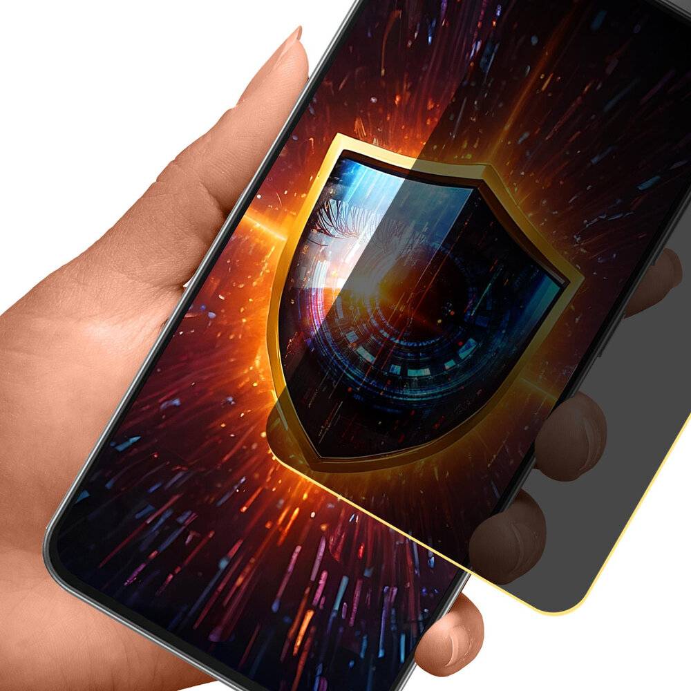 Eine Hand, die ein Smartphone hält, auf dem ein digitales Schild mit einem futuristischen Auge angezeigt wird, das Cybersicherheit und Datenschutz symbolisiert.