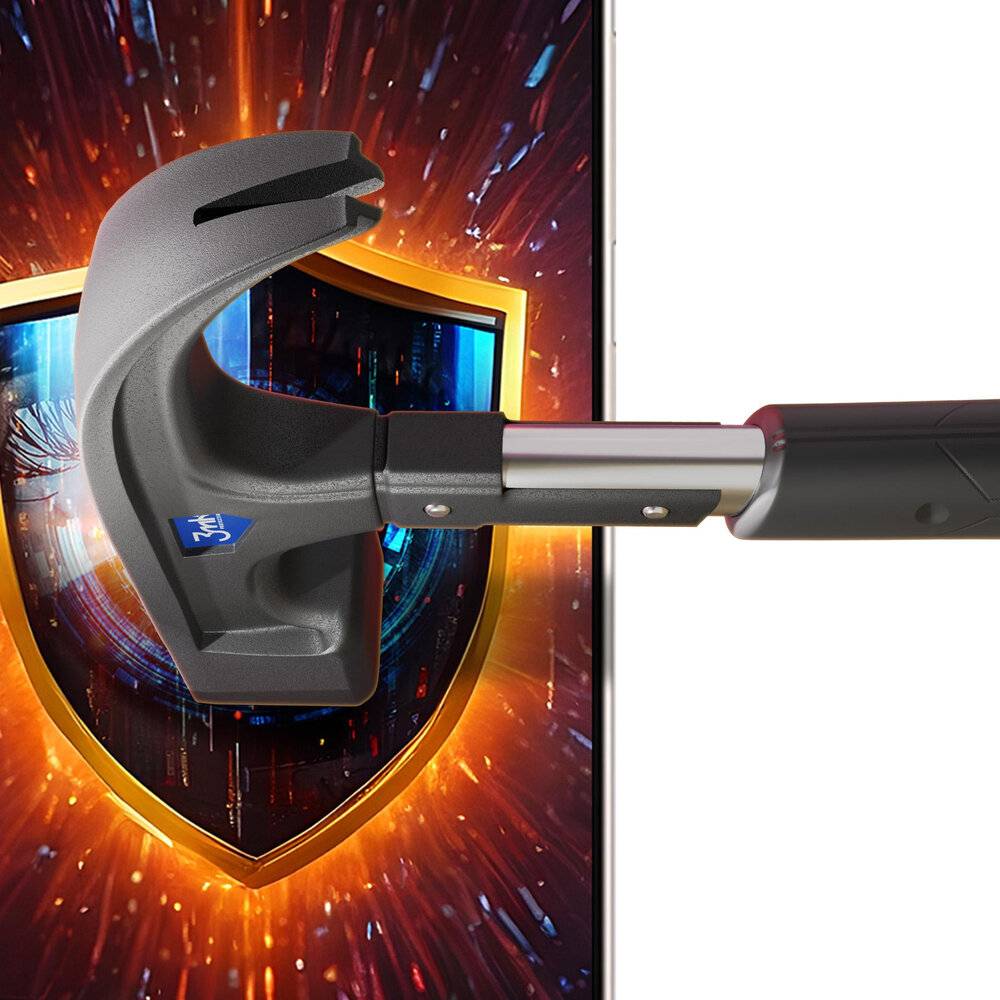 Ein Smartphone mit einem leuchtenden Schutzschild auf dem Bildschirm wird von einem Hammer getroffen, was den Schutz vor physischen oder Cyber-Bedrohungen symbolisiert.