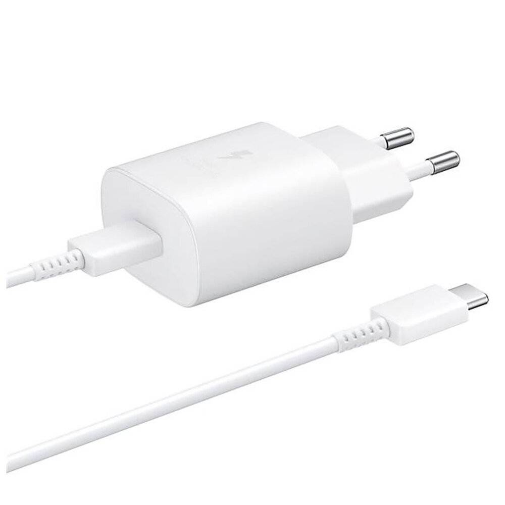 Ein weißes USB-C-Wandladegerät mit abnehmbarem Kabel, das einen europäischen Stecker zeigt, auf weißem Hintergrund platziert.