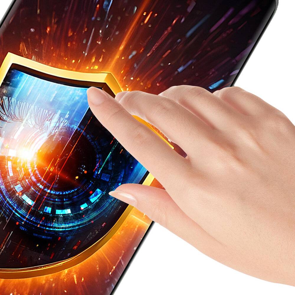 Eine Hand interagiert mit einem Smartphone, das ein digitales Schutzschild anzeigt und Cybersicherheit sowie Schutz in einer hochmodernen Umgebung symbolisiert.
