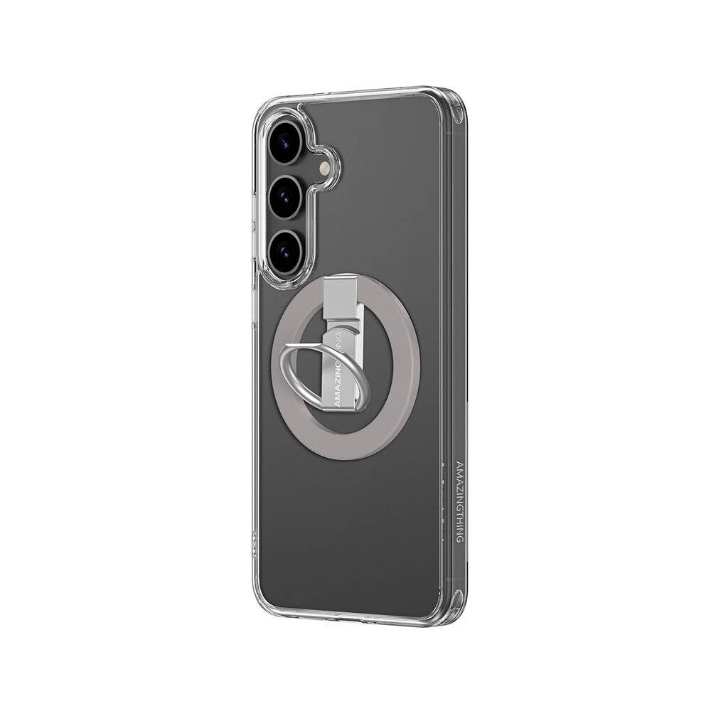 Ein durchsichtiges Handyhütchen mit einem Metallringständer auf der Rückseite, entworfen für ein Smartphone mit drei Rückkameras.
