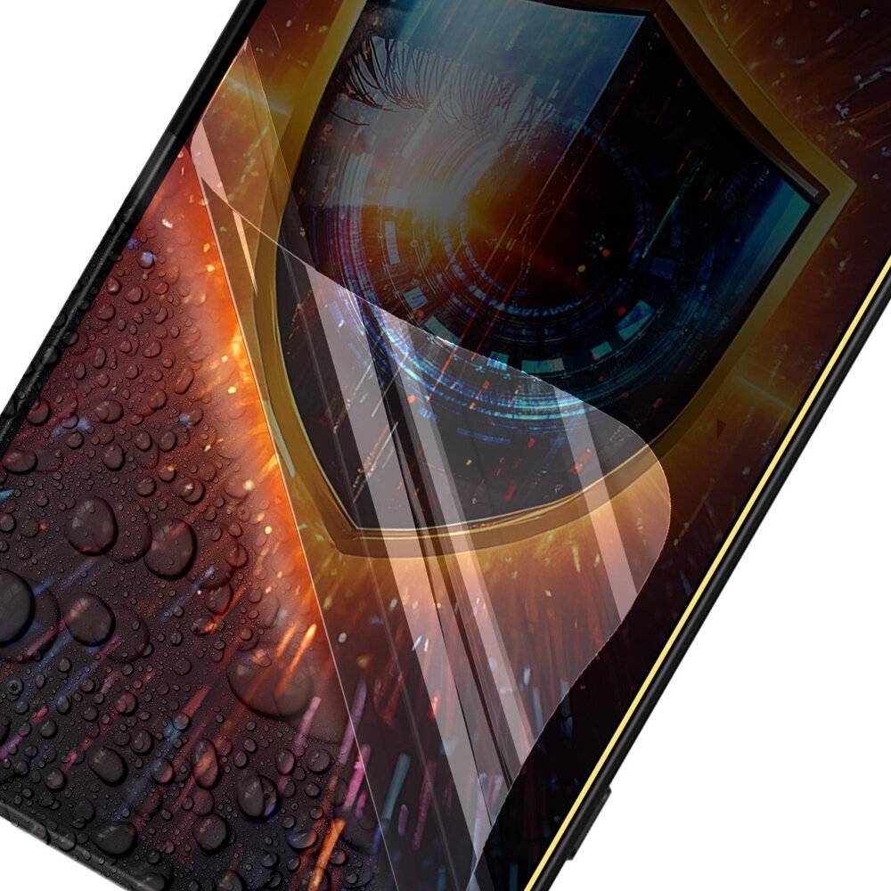 Ein Smartphone mit einer digitalen Schutzschicht auf dem Bildschirm, die Cybersicherheit symbolisiert, umgeben von dynamischen Lichteffekten und Regentropfen.