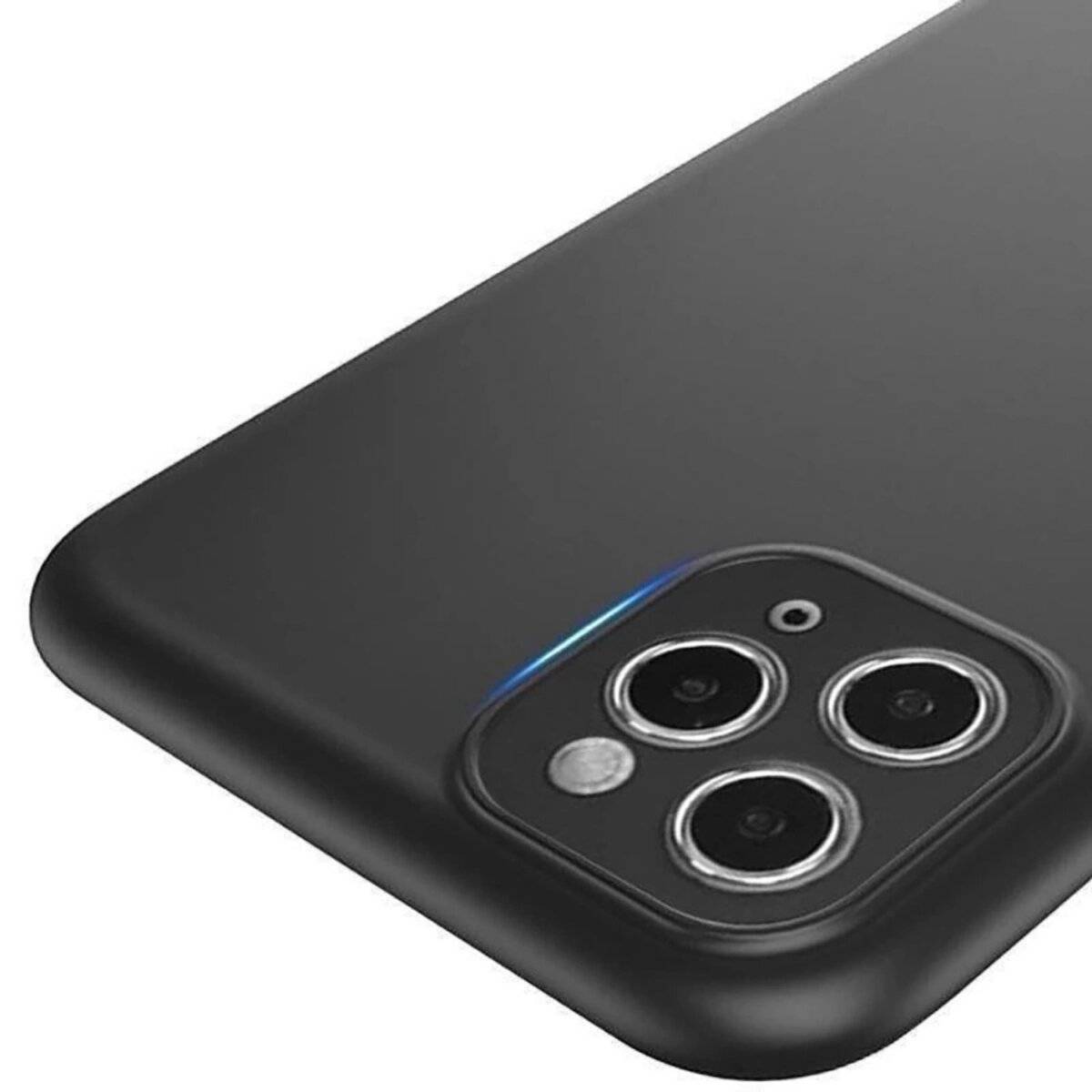 Ein schwarzes Smartphone-Etui, das ein Telefon mit drei prominenten hinteren Kameraobjektiven und einen Blitz teilweise abdeckt.