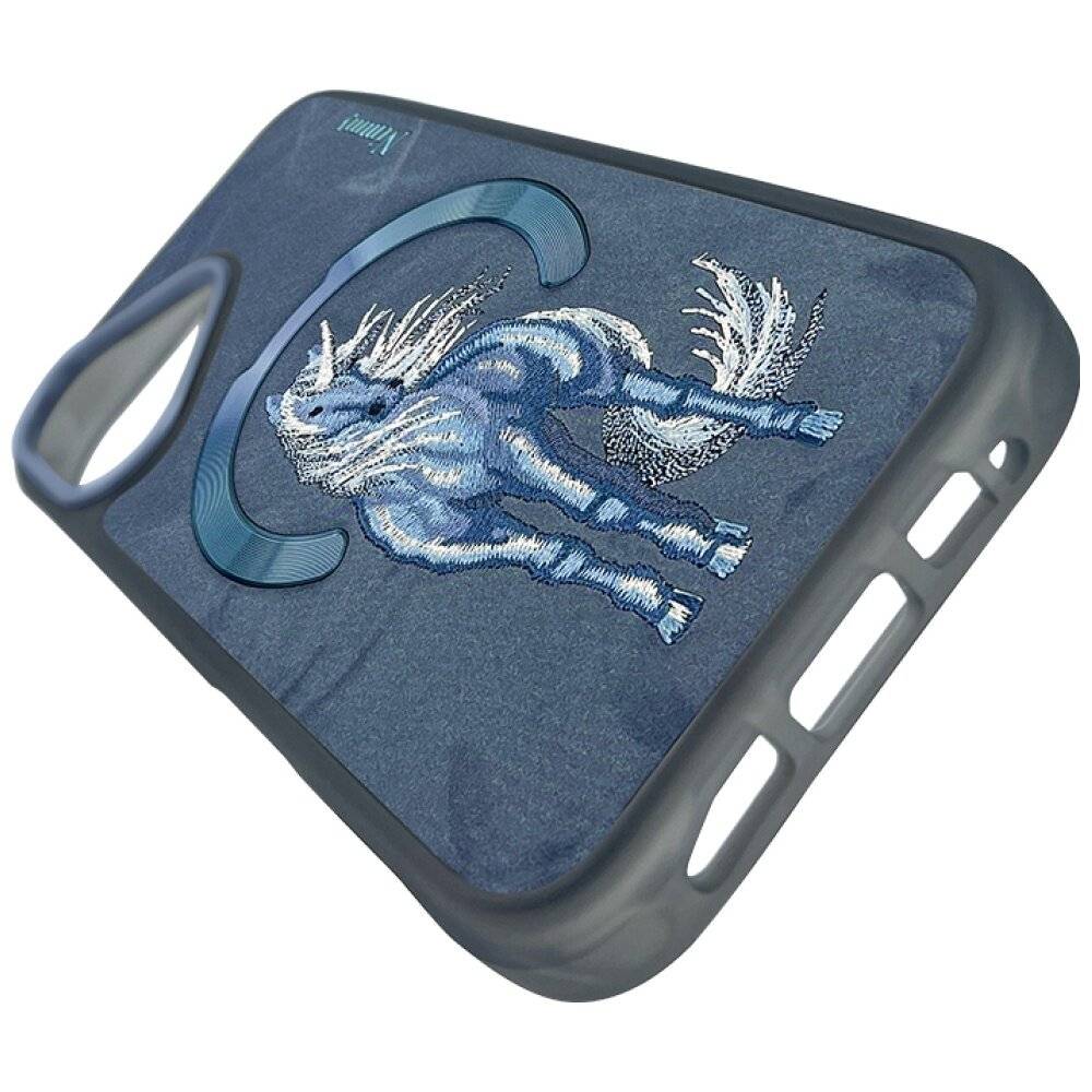 Ein grauer Handyhülle mit einem bestickten Design eines blau-weißen Pferdes mit dynamischer Mähne und Schweif, vor einem strukturierten Hintergrund.