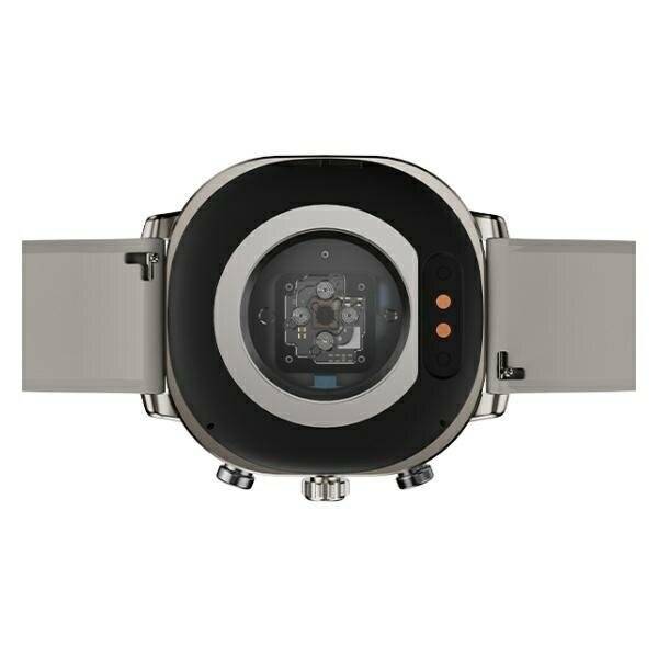 Eine Smartwatch mit metallischem Gehäuse und grauen Armbändern, von hinten betrachtet, mit einem zentralen Pulssensor und zwei Seitentasten.