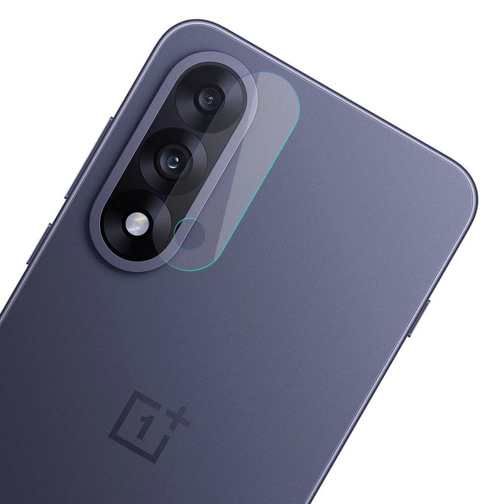 Ein elegantes Smartphone mit einer Triple-Lens-Kamera auf der Rückseite.