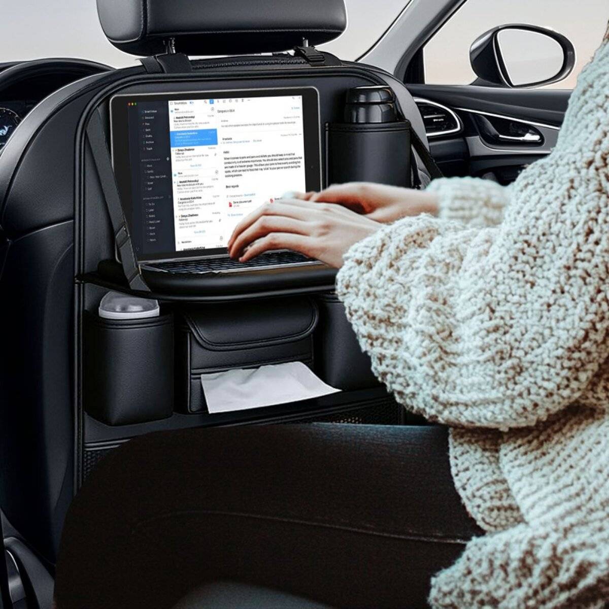 Ein schwarzer strukturierter schwimmender Griff für Action-Kameras mit einer Befestigungsschraube und Handgelenkriemen, mit der Marke „Tech Protect