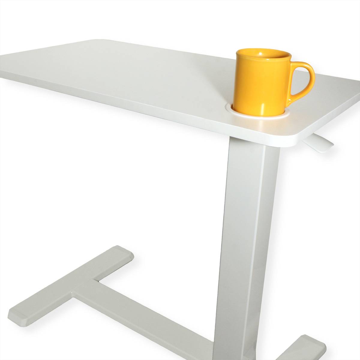 Ein weißer Tisch mit einer gelben Tasse in der Ecke, die das minimalistische Design und die Funktionalität des Tisches hervorhebt.
