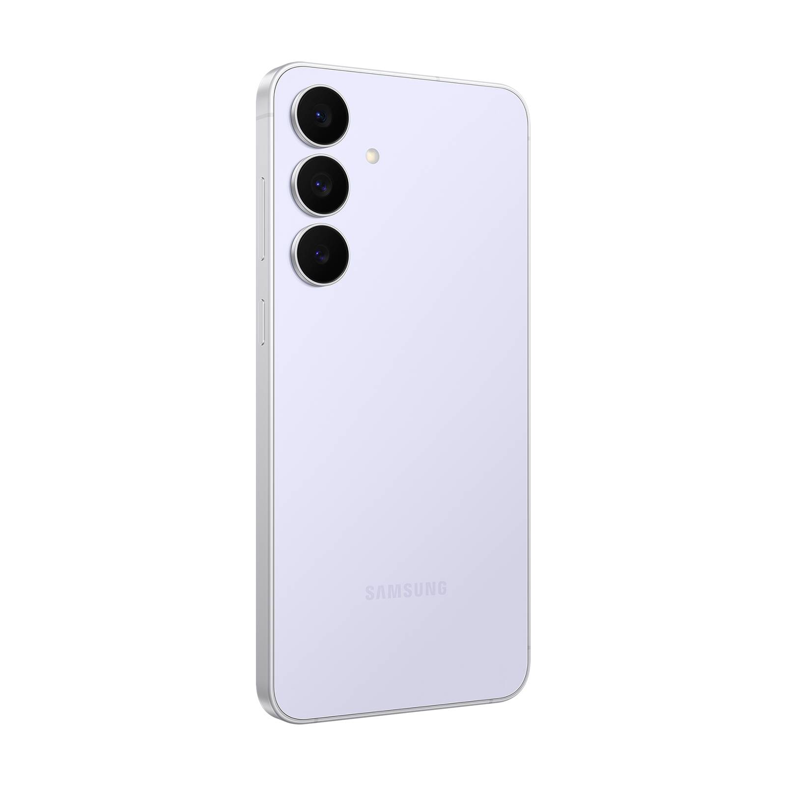 Lavendelfarbiges Samsung-Smartphone von hinten gezeigt, mit drei vertikal angeordneten Rückfahrkameras und einem kleinen Blitz auf schwarzem Hintergrund.