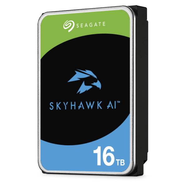 Seagate SkyHawk AI 16TB Festplatte mit Etikett auf einem schwarzgrünen Laufwerk mit blauem Branding.