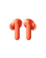 Orange-farbene kabellose Kopfhörer, die nach vorne gerichtet auf einem weißen Hintergrund platziert sind.