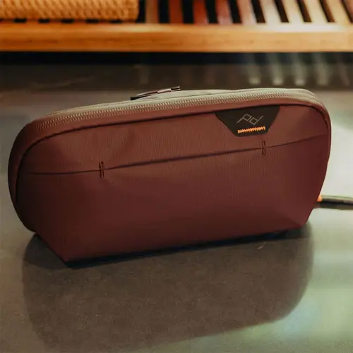 Peak Design Wash Pouch 1L Kosmetiktasche Small - Eclipse (Weinrot) Peak Design Wash Pouch 1L Kosmetiktasche Small - Eclipse (Weinrot)