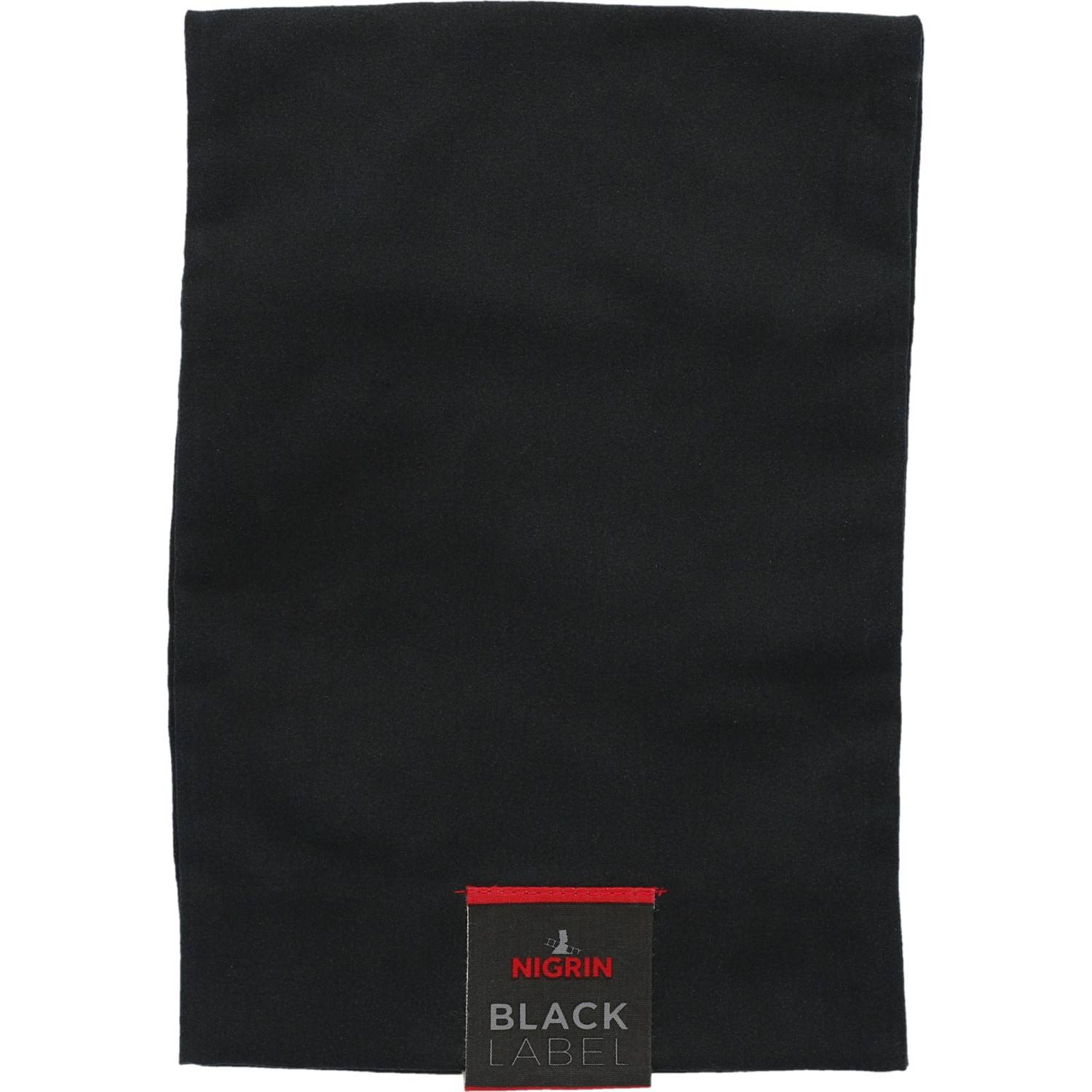 Ein weiches, schwarzes Frottee-Handtuch mit einem roten Etikett am unteren Ende, auf dem „Nigrin Black Label