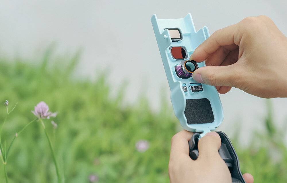 Sunnylife Schutzhülle mit Trageriemen und Umhängeband für Osmo Pocket 3 (grau)