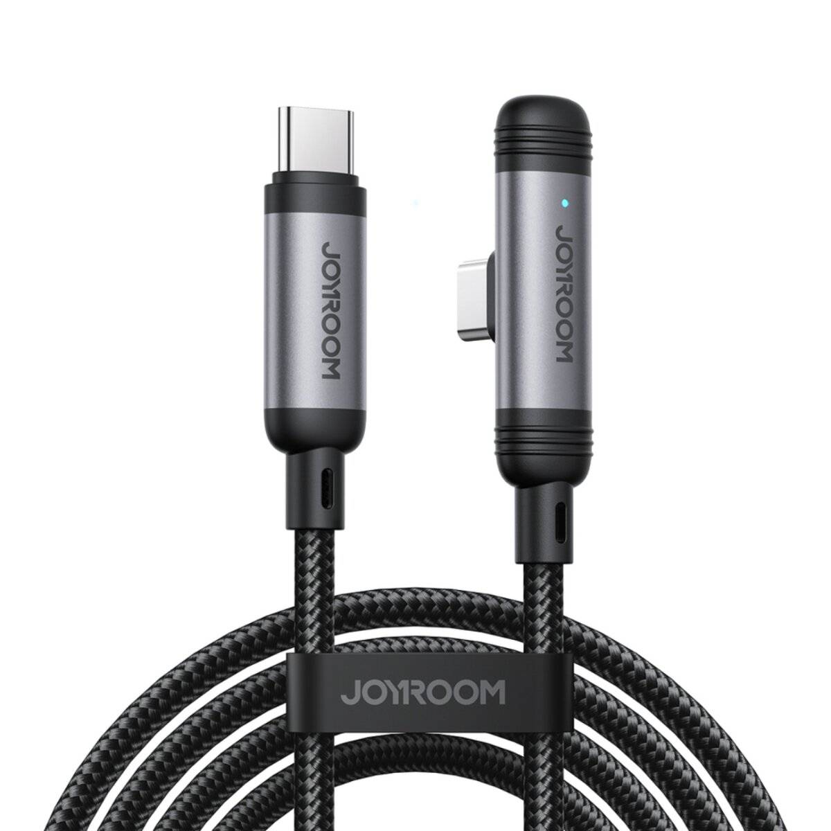 Ein geflochtenes USB-C auf USB-C Kabel mit einem Winkelstecker, beschriftet mit ‚JOYROOM', für Laden oder Datentransfer.