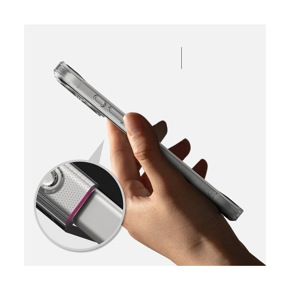 Ein durchsichtiges Handyschutzteil wird oben über einem Smartphone vor einem dunklen Hintergrund gezeigt und hebt den Kameraschutz und die präzise Passform hervor.