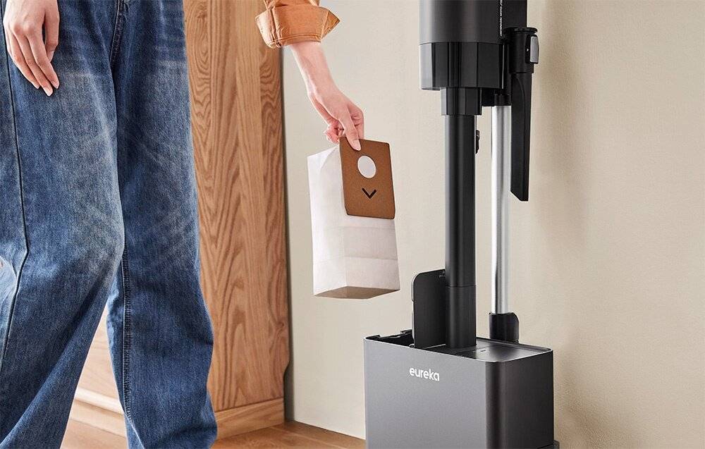 Bodenstaubsauger mit Entleerungsstation EUREKA Stylus Elite NEC490