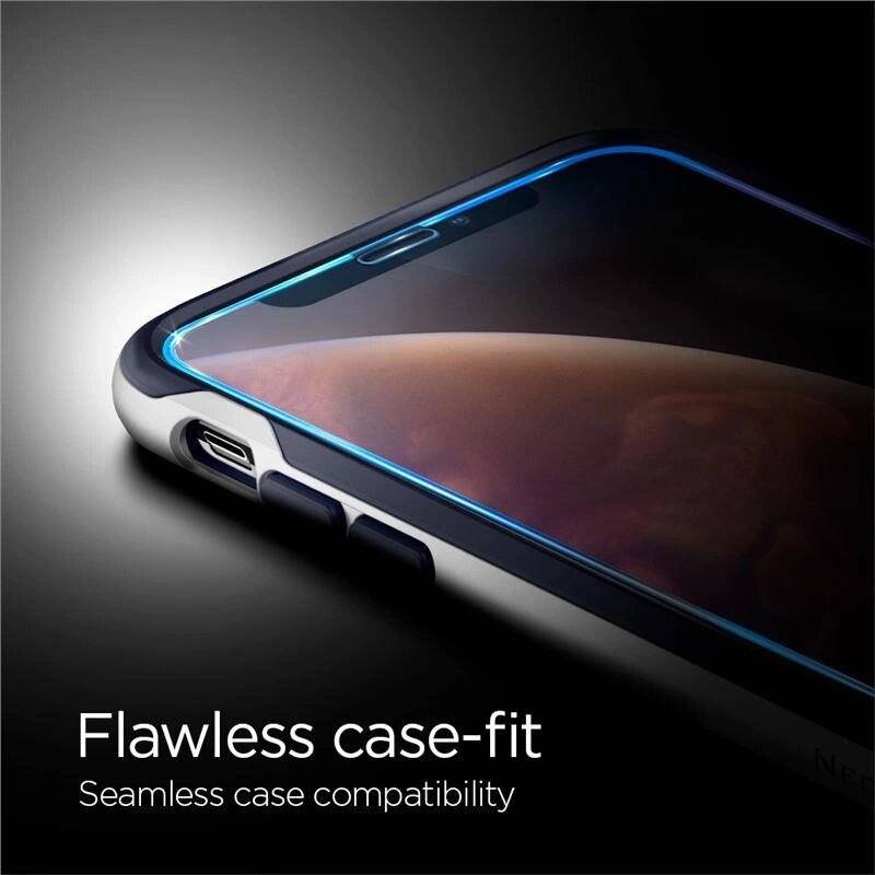 Spigen Glass FC gehärtetes Glas schwarzem Rahmen iPhone X/XS/11 Pro