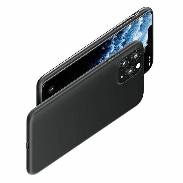 Ein Smartphone mit einem Wellen-Hintergrundbild, teilweise verdeckt durch eine schwarze Handyhülle, die in einem Winkel gezeigt wird.