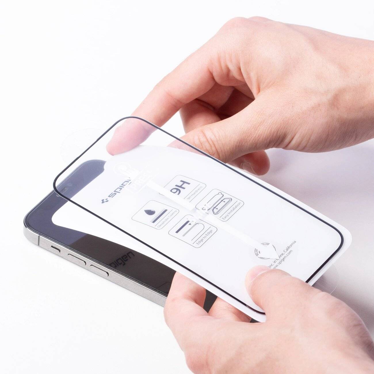 Spigen Glass FC gehärtetes Glas iPhone 14 Pro – Schwarz