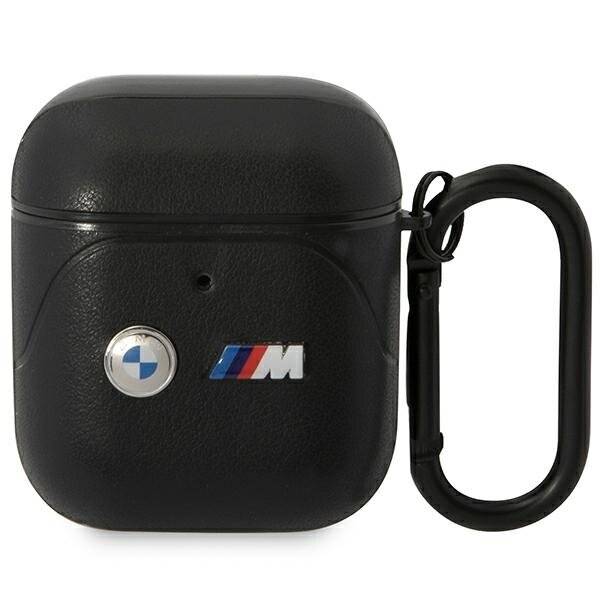 Ein schwarzes AirPods-Etui mit BMW-Emblem und M-Logo, ausgestattet mit einem Karabinerverschluss an der Seite.